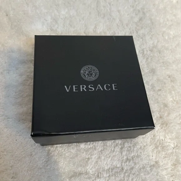 NWT Versace Crystal-embellished Leather Bracelet with Medusa charm-medium - Picture 4 of 9